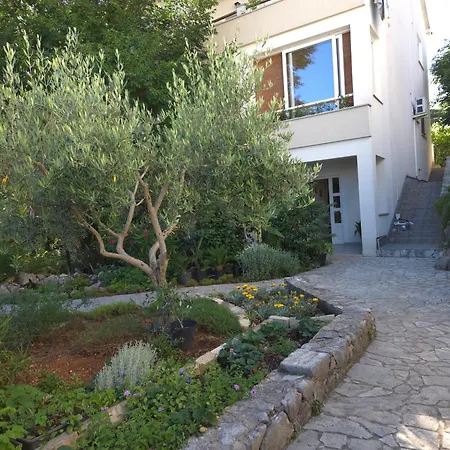 Garden Oasis With Terrace And Free Parking شقة *