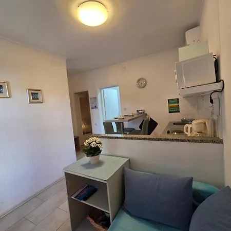 Garden Oasis With Terrace And Free Parking דירה *