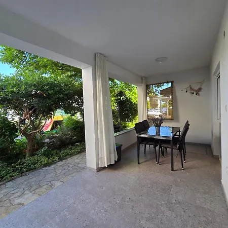 شقة Garden Oasis With Terrace And Free Parking