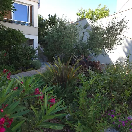 דירה Garden Oasis With Terrace And Free Parking