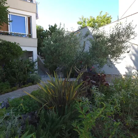 Garden Oasis With Terrace And Free Parking *