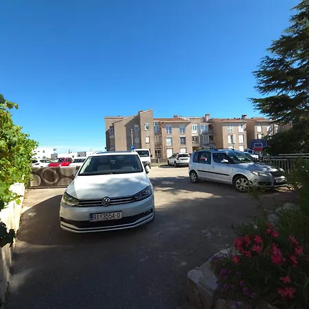 Garden Oasis With Terrace And Free Parking شقة *